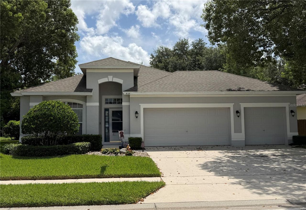 923 Bridgeway Boulevard, Orlando, FL 32828 Main Photo