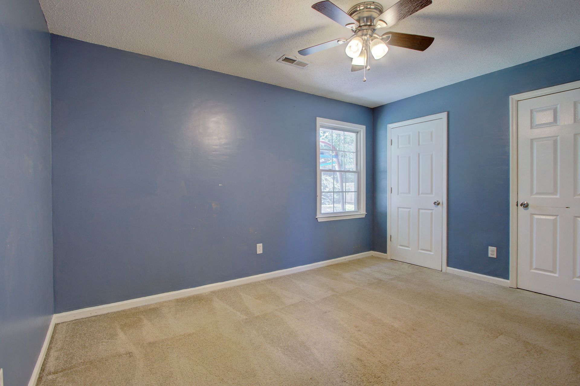 443 Robin Drive Photo 12