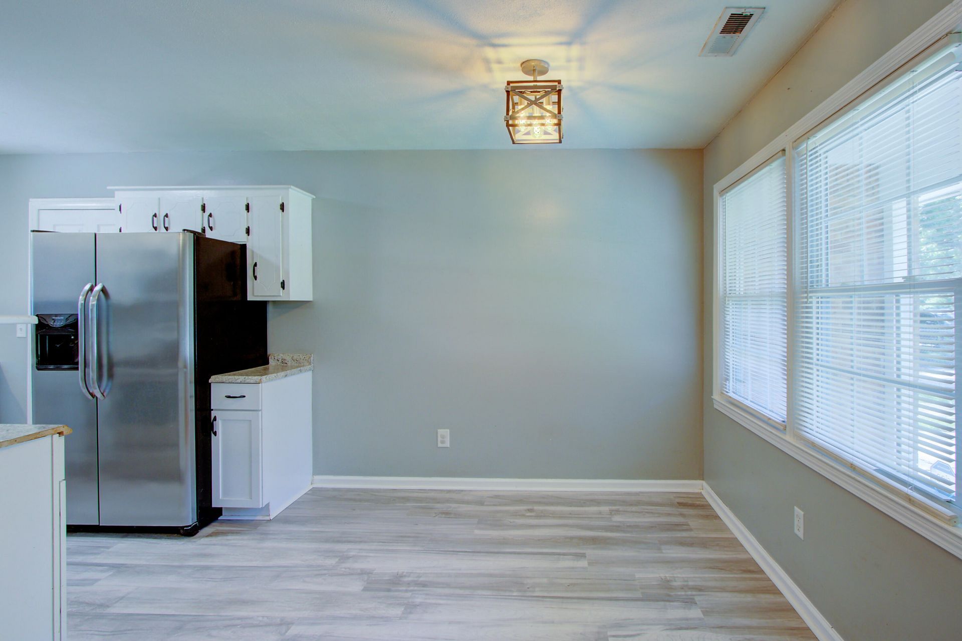 443 Robin Drive Photo 6