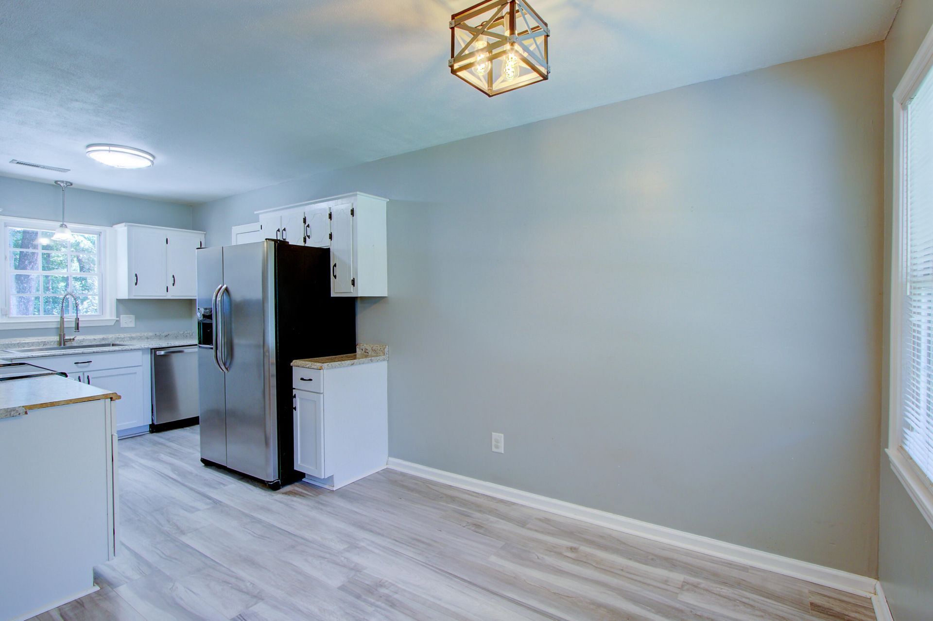 443 Robin Drive Photo 7