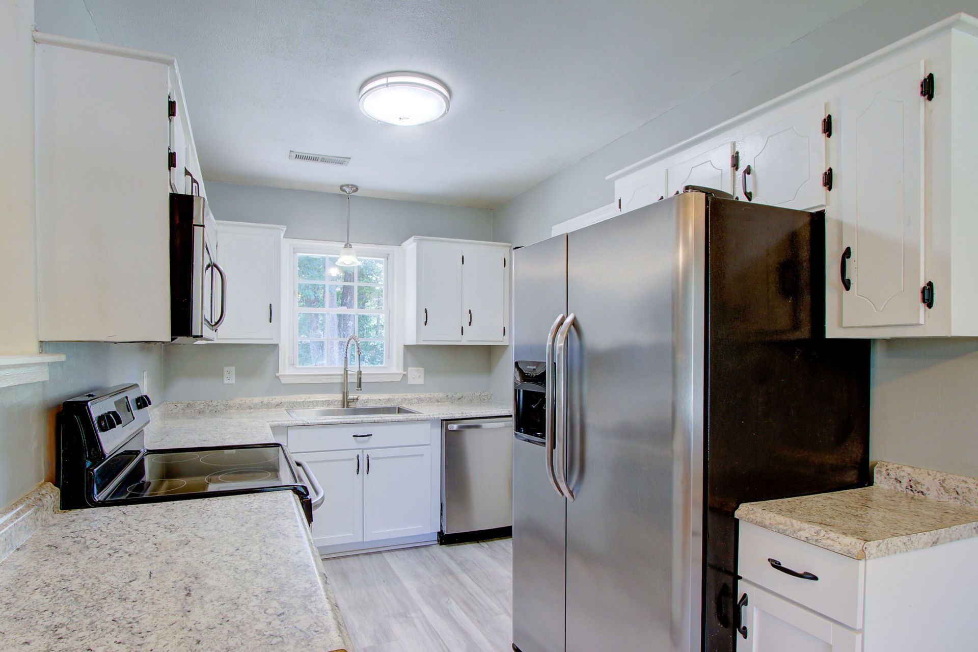 443 Robin Drive Photo 9