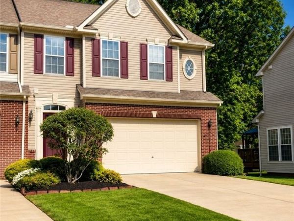 2923 Stratford Way, Willoughby Hills, OH 44092