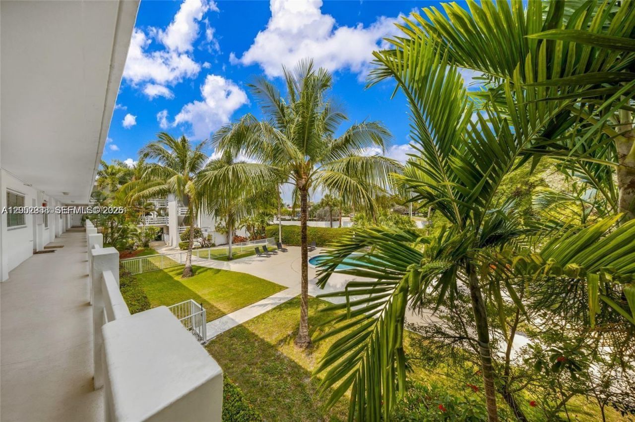 1631 NE 114th St , Unit 307, Miami, FL 33181 Photo