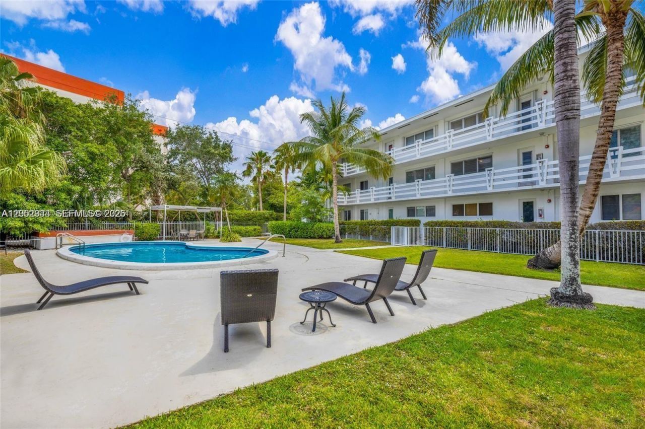 1631 NE 114th St, Unit 307, Miami, FL 33181 Photo