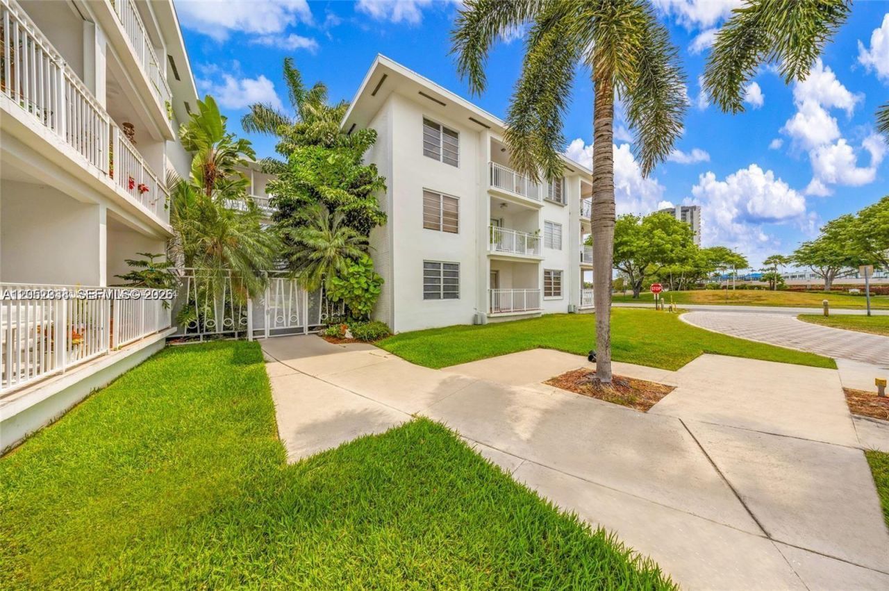 1631 NE 114th St , Unit 307, Miami, FL 33181 Photo