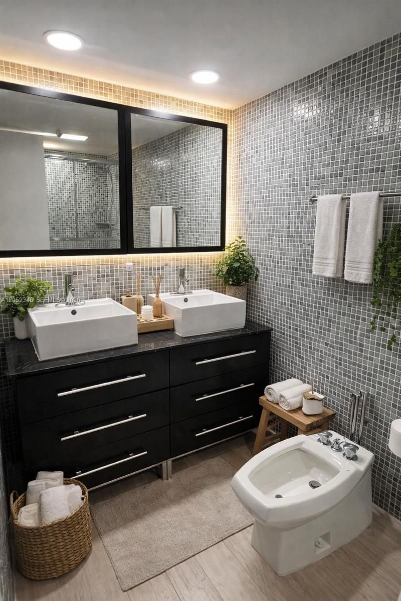 911 E Ponce De Leon Blvd , Unit 403, Coral Gables, FL 33134 Photo
