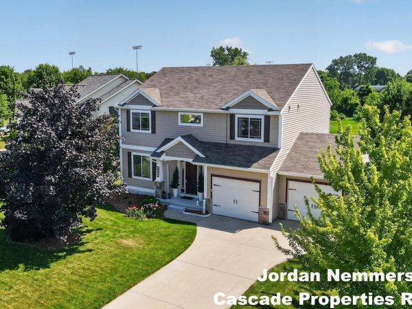 9600 Scotsmoor Drive SE, Caledonia, MI 49316