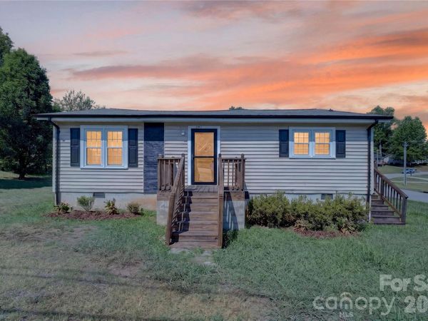 893 7th Street Drive SE, Hickory, NC 28602