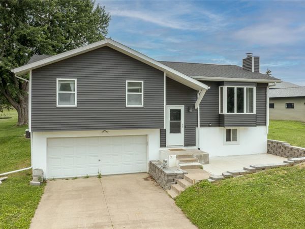 5005 Sunset Drive, Cedar Rapids, IA 52404
