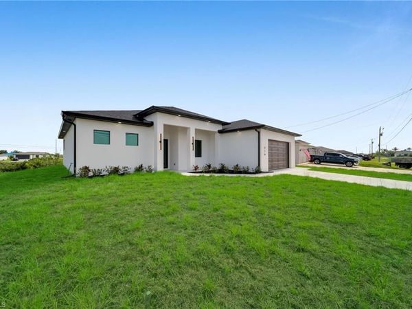 216 NE 25th TER , CAPE CORAL, FL 33909