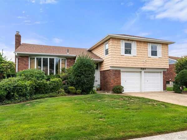 797 Caldwell Avenue, North Woodmere, NY 11581
