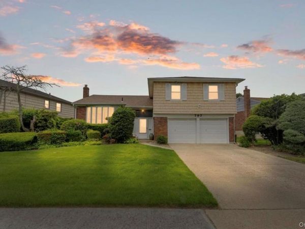 797 Caldwell Avenue, North Woodmere, NY 11581