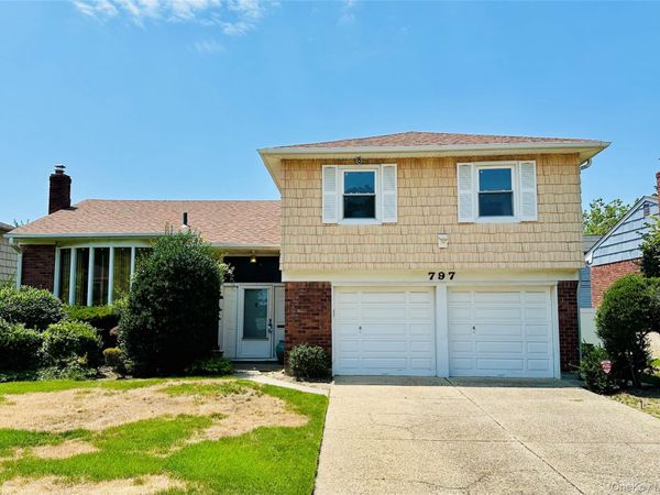 797 Caldwell Avenue, North Woodmere, NY 11581