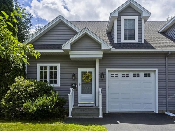 102 Lyman St, Unit 102, South Hadley, MA 01075