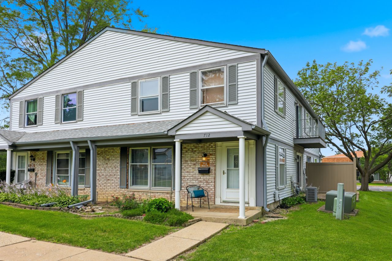 712 Shaw Court, Schaumburg, IL 60194 Main Photo