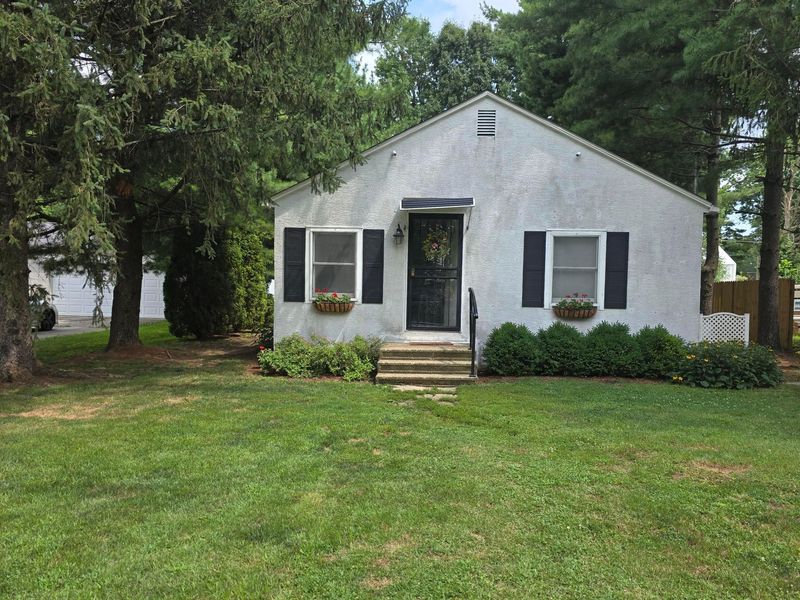 6028 Radekin Road, Columbus, OH 43232 Photo 2