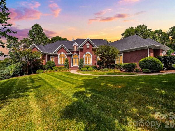 3745 Pinecrest Drive NE, Hickory, NC 28601