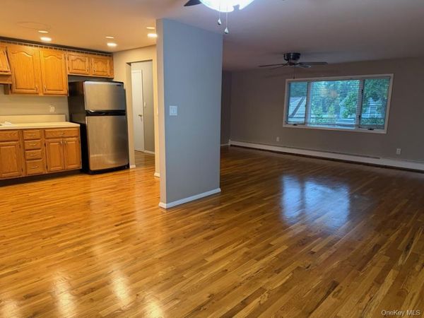 508 N. Broome Avenue , Lindenhurst, NY 11757