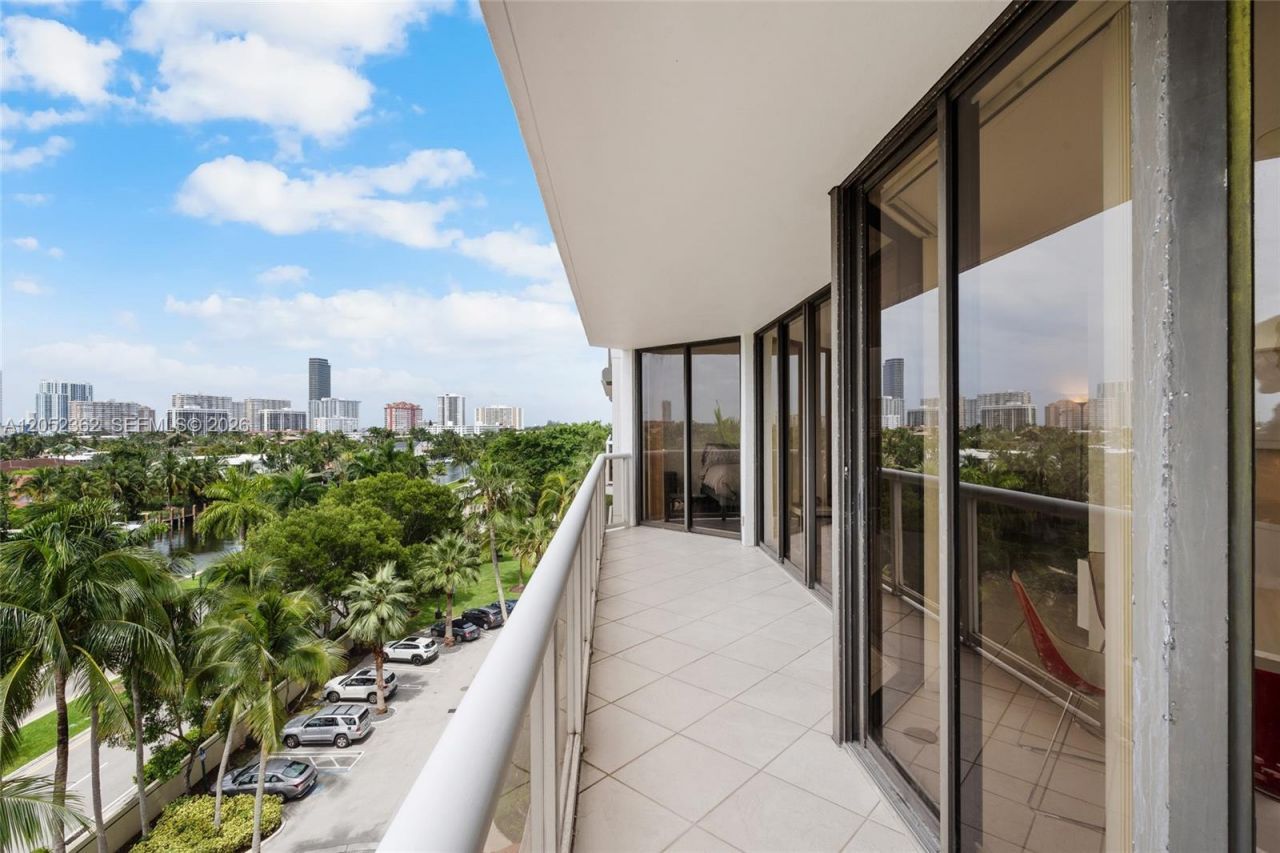 3598 Yacht Club Dr , Unit 601+DEN, Aventura, FL 33180 Photo