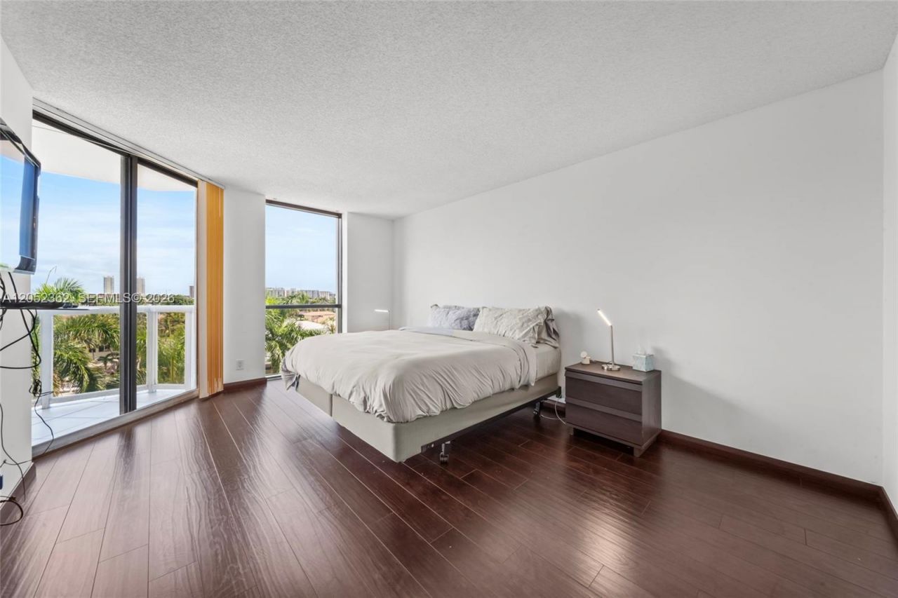 3598 Yacht Club Dr , Unit 601+DEN, Aventura, FL 33180 Photo