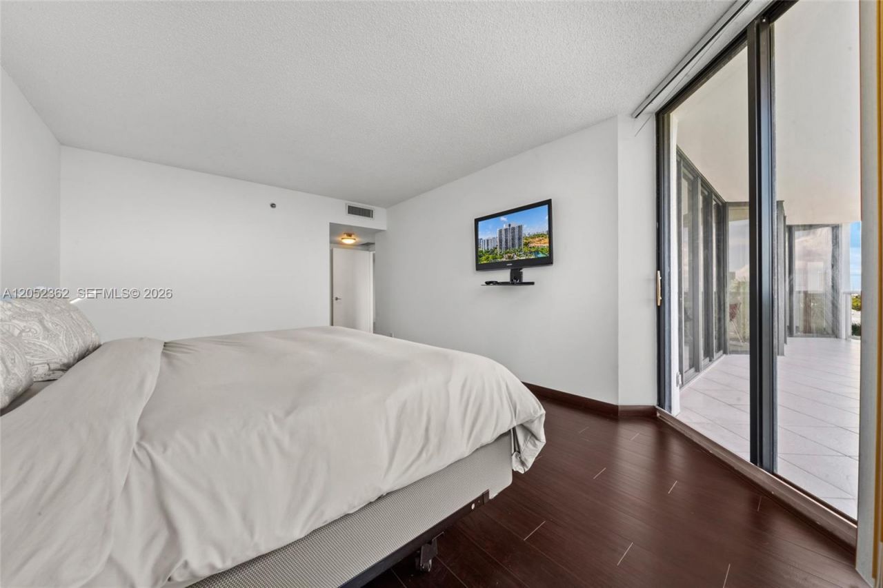 3598 Yacht Club Dr , Unit 601+DEN, Aventura, FL 33180 Photo