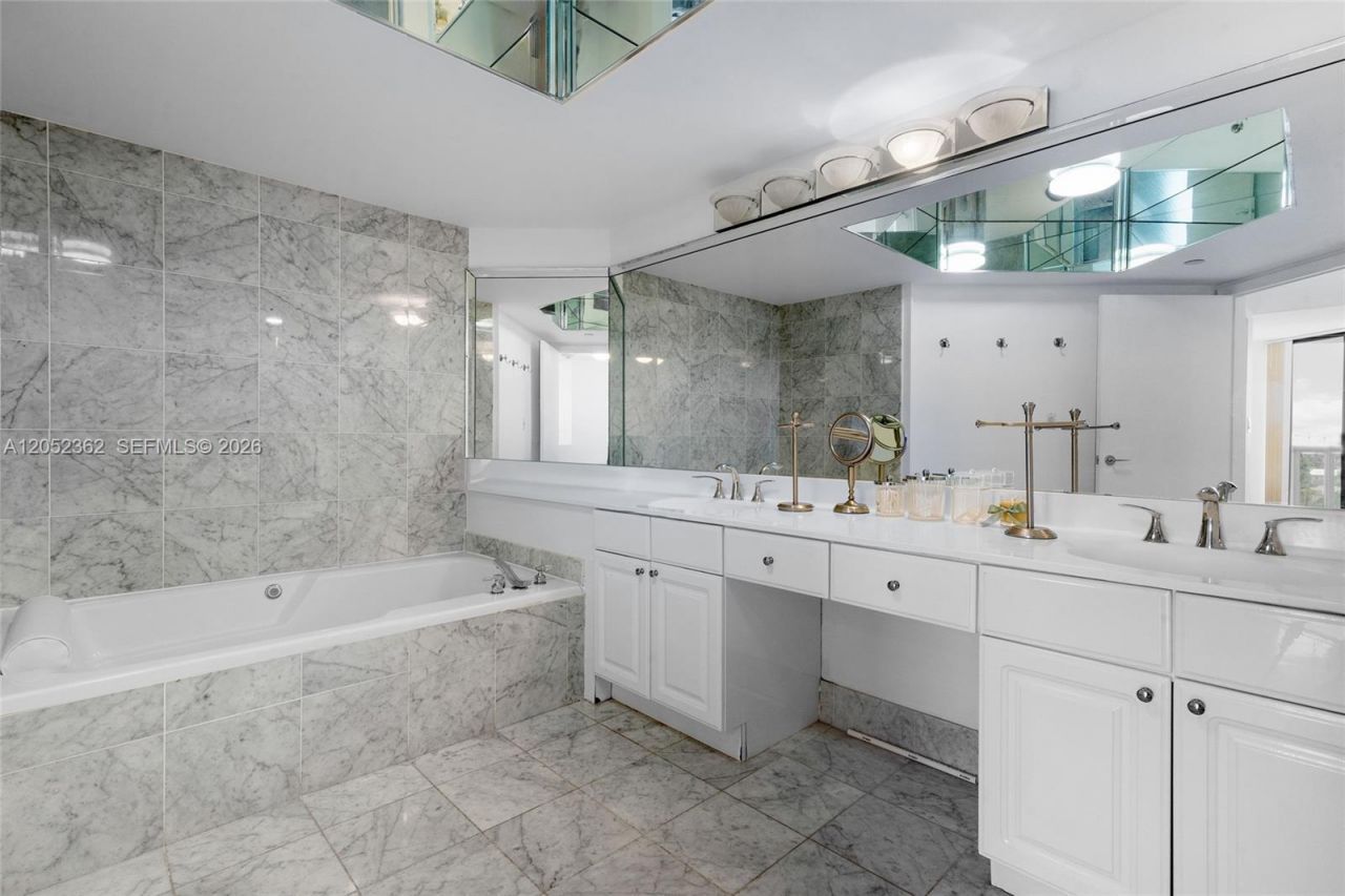 3598 Yacht Club Dr , Unit 601+DEN, Aventura, FL 33180 Photo