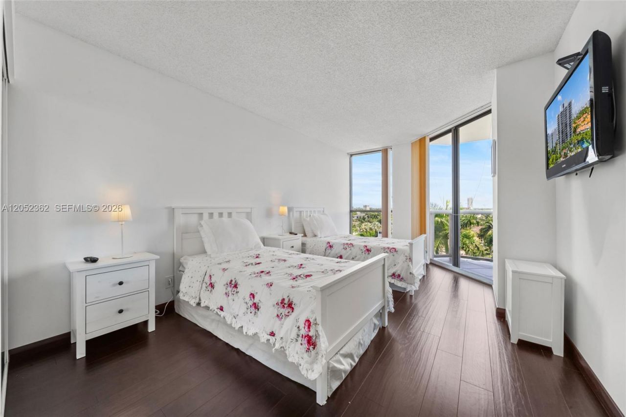 3598 Yacht Club Dr , Unit 601+DEN, Aventura, FL 33180 Photo