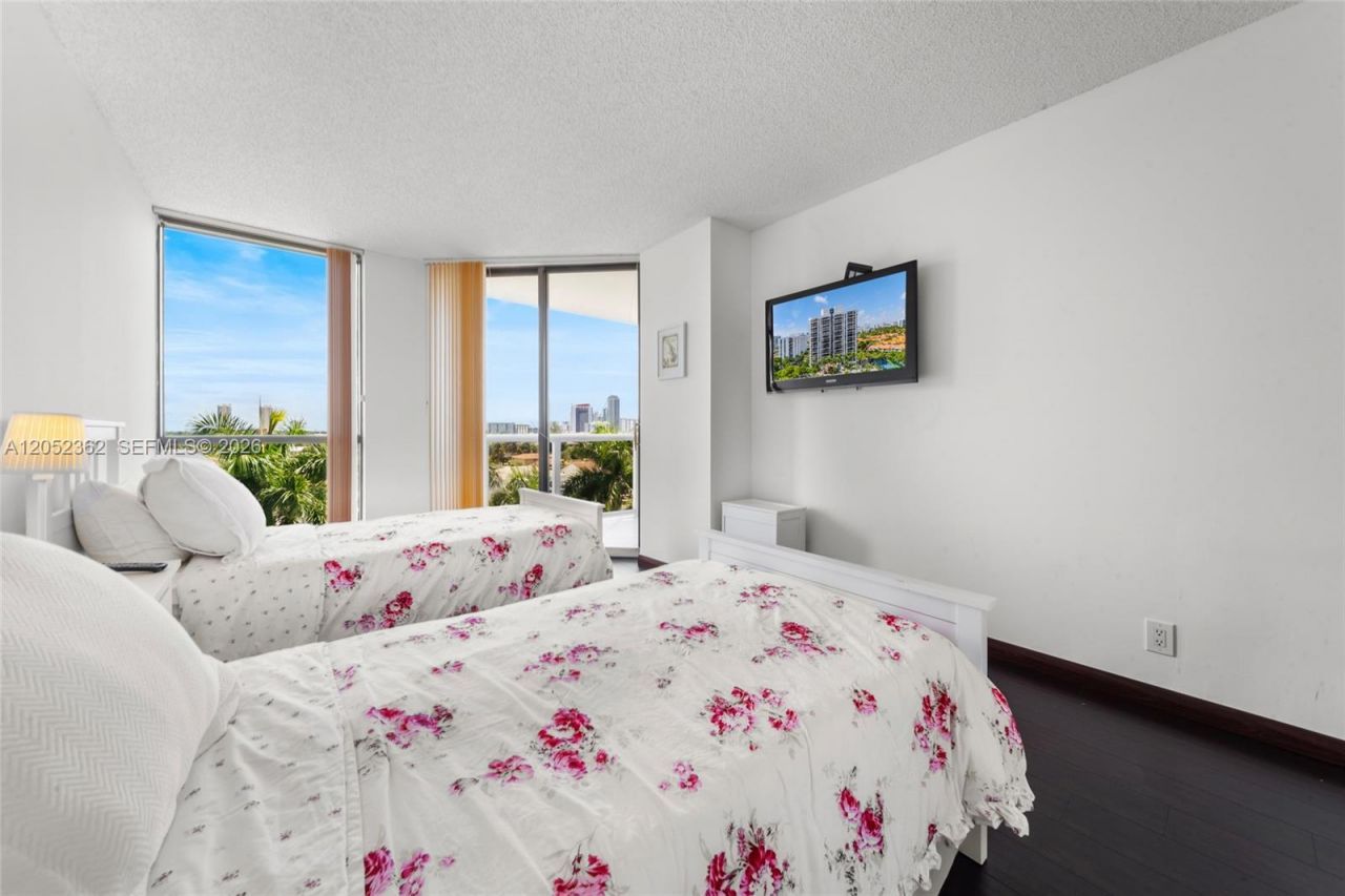 3598 Yacht Club Dr , Unit 601+DEN, Aventura, FL 33180 Photo