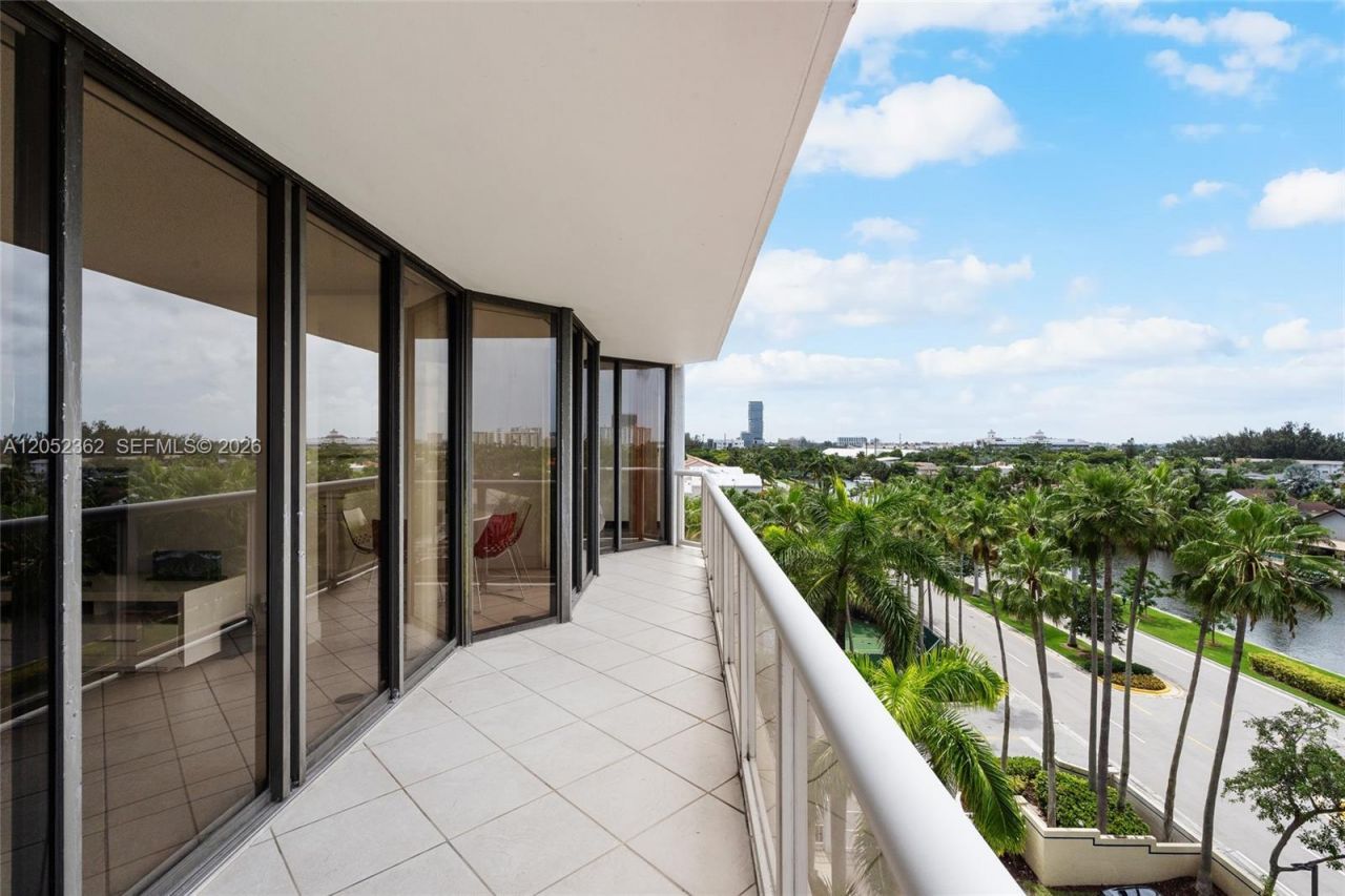 3598 Yacht Club Dr , Unit 601+DEN, Aventura, FL 33180 Photo