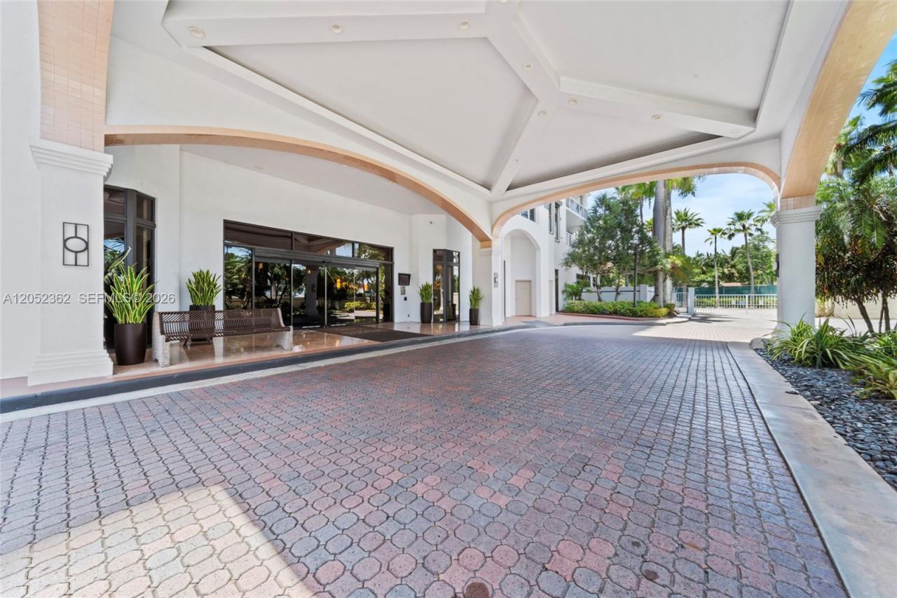 3598 Yacht Club Dr , Unit 601+DEN, Aventura, FL 33180 Photo