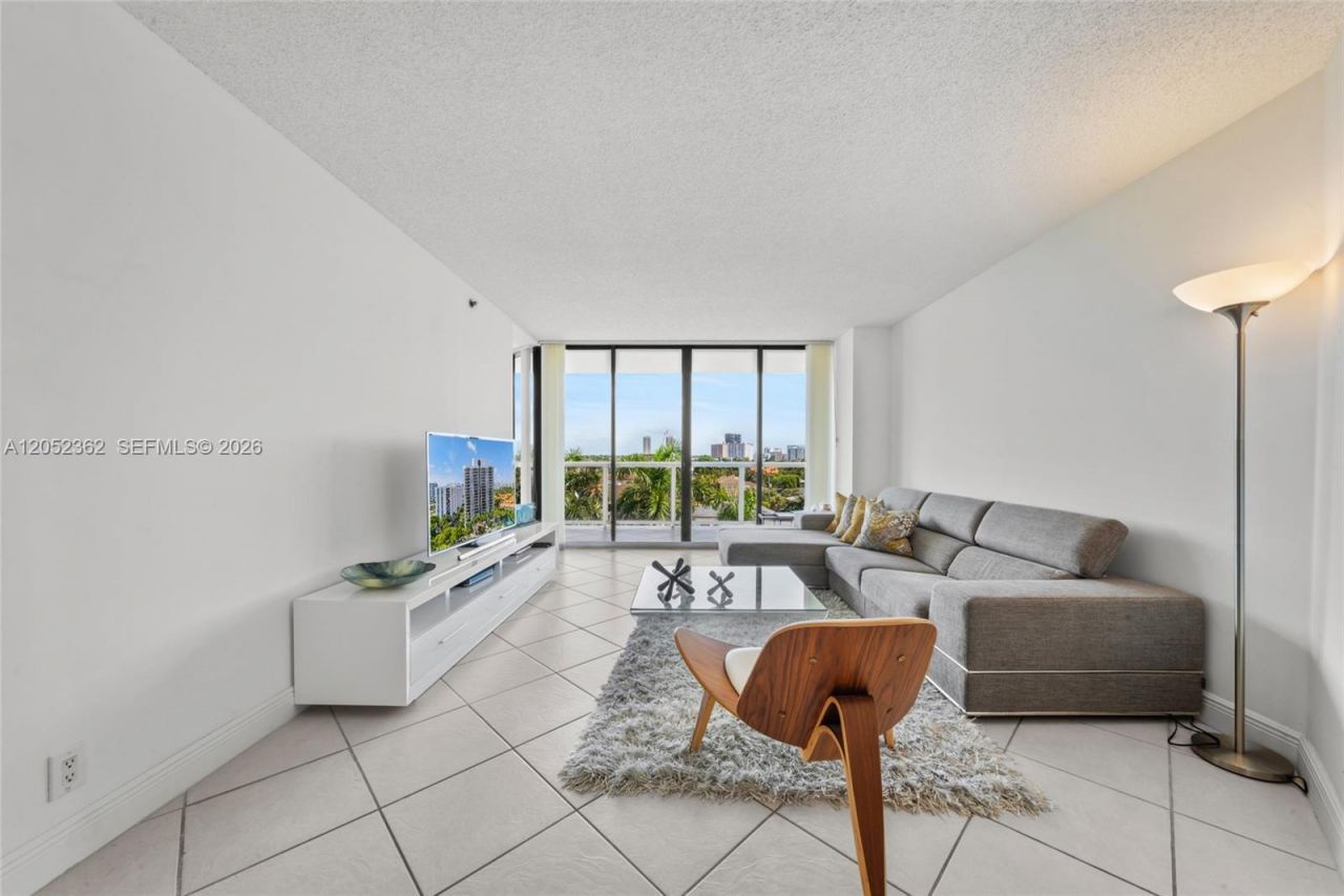 3598 Yacht Club Dr , Unit 601+DEN, Aventura, FL 33180 Photo