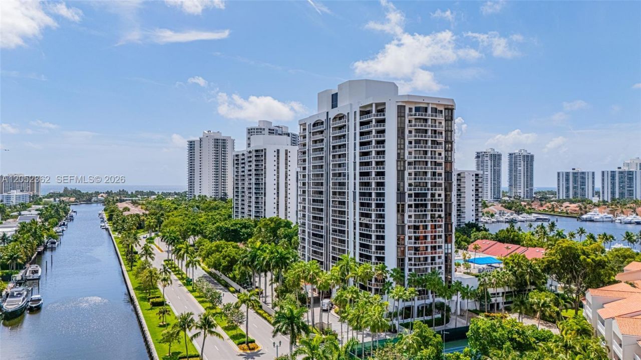 3598 Yacht Club Dr , Unit 601+DEN, Aventura, FL 33180 Photo