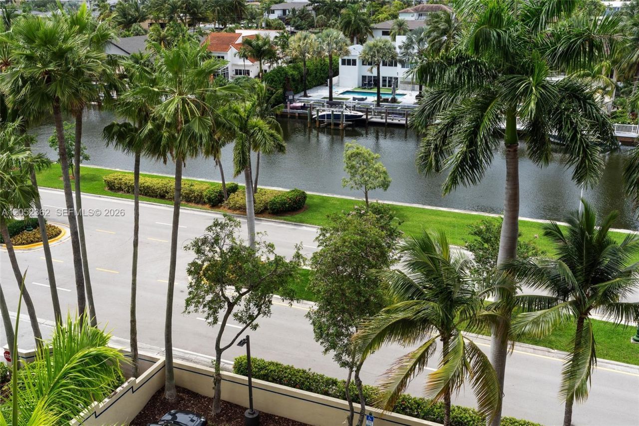 3598 Yacht Club Dr , Unit 601+DEN, Aventura, FL 33180 Photo