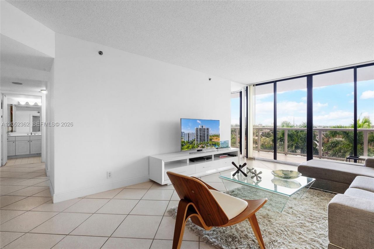 3598 Yacht Club Dr , Unit 601+DEN, Aventura, FL 33180 Photo