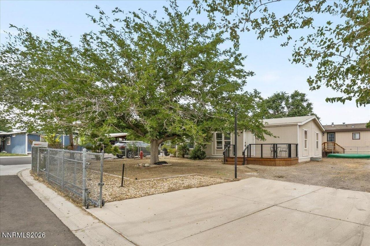 980 Villa Way, Fernley, NV 89408 Main Photo