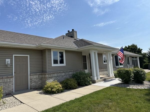W173N7930 Bluejay Ct, Menomonee Falls, WI 53051