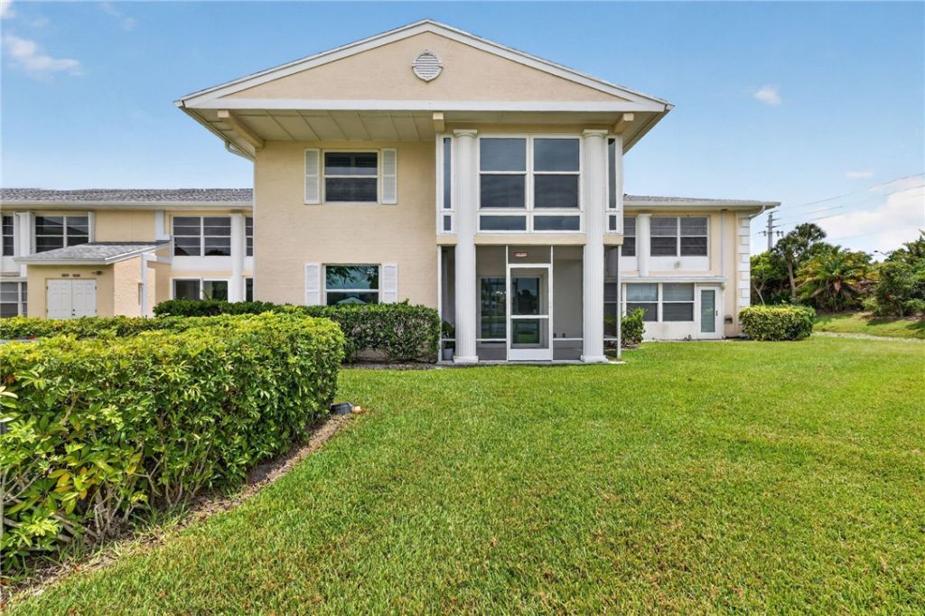 203 Grove Isle Circle, Unit 203, Vero Beach, FL 32962 Photo