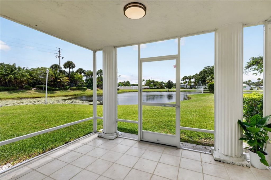 203 Grove Isle Circle, Unit 203, Vero Beach, FL 32962 Photo