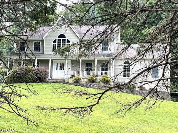 2 Echo Ln, Randolph, NJ 07869
