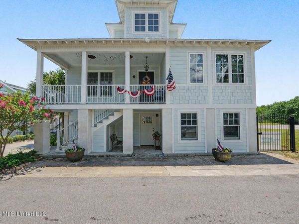 110 State Street, Bay Saint Louis, MS 39520