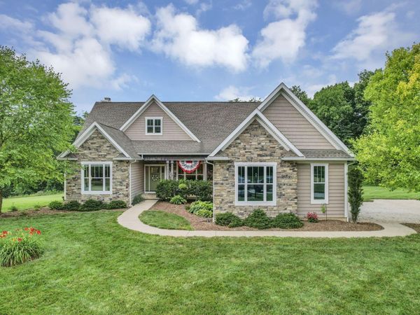 112 Liberty Woods Court NW, Johnstown, OH 43031