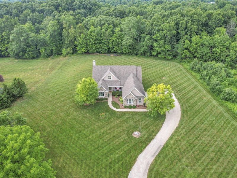 112 Liberty Woods Court NW, Johnstown, OH 43031 Photo 3