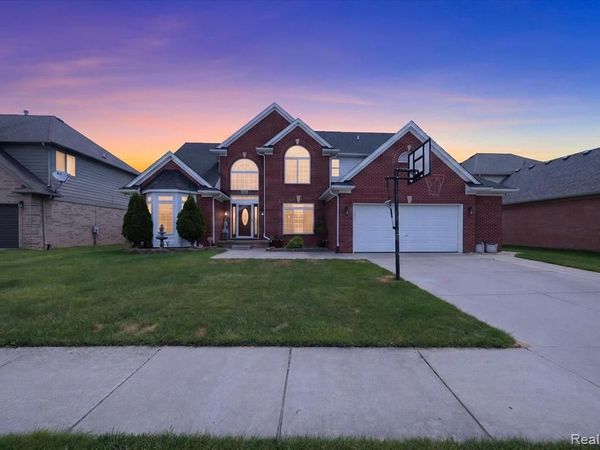 48166 Ellington Drive, Macomb Twp, MI 48044