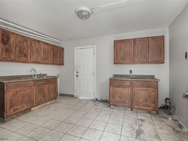 19414 Longbrook Road, Warrensville Heights, OH 44128 Photo 8