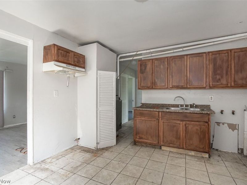 19414 Longbrook Road, Warrensville Heights, OH 44128 Photo 9
