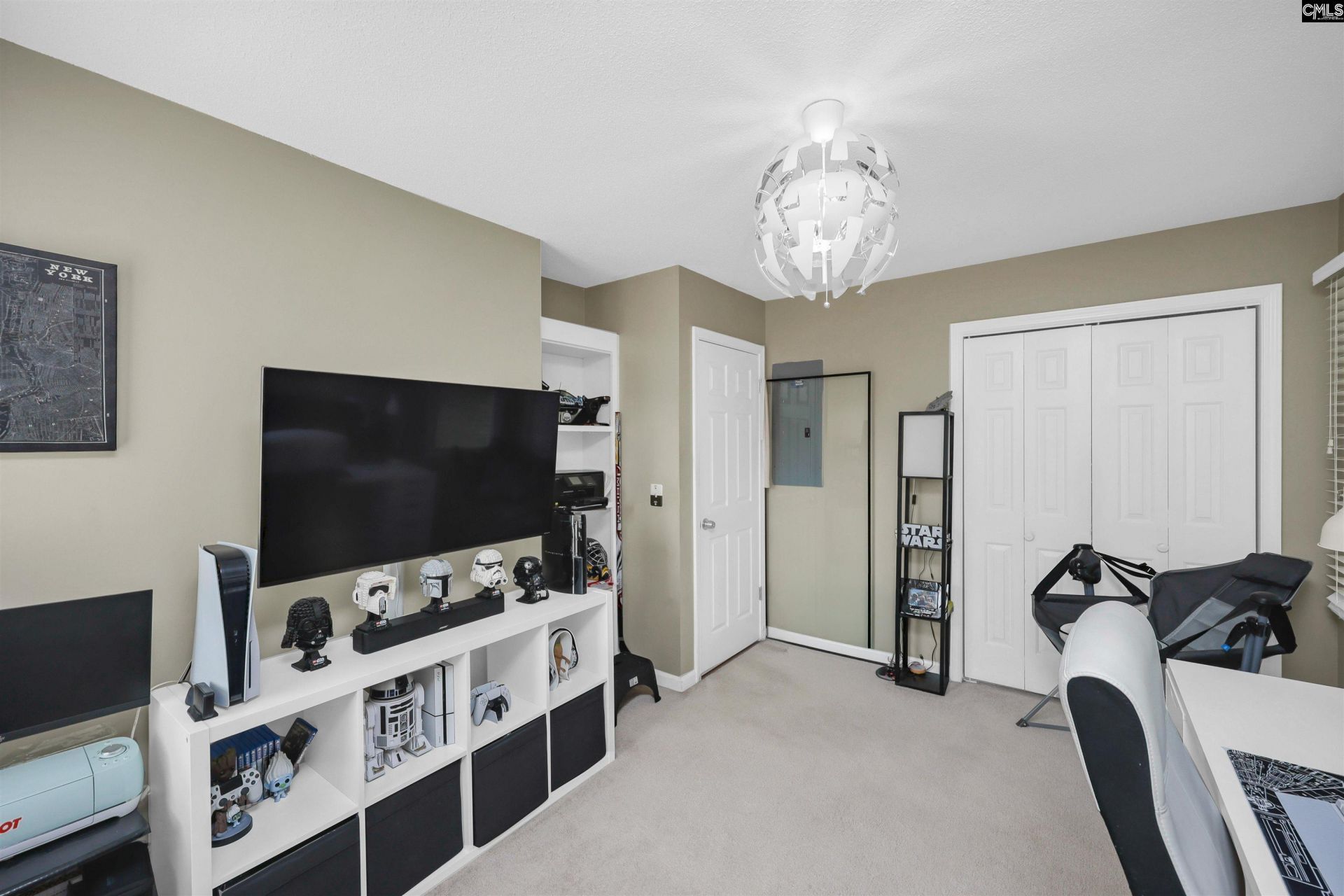 328 Bagford Court Photo 11