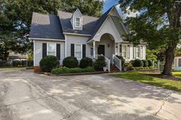328 Bagford Court photo 4