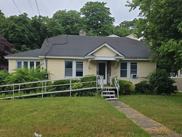 34 N Baldwin Place , Massapequa, NY 11758