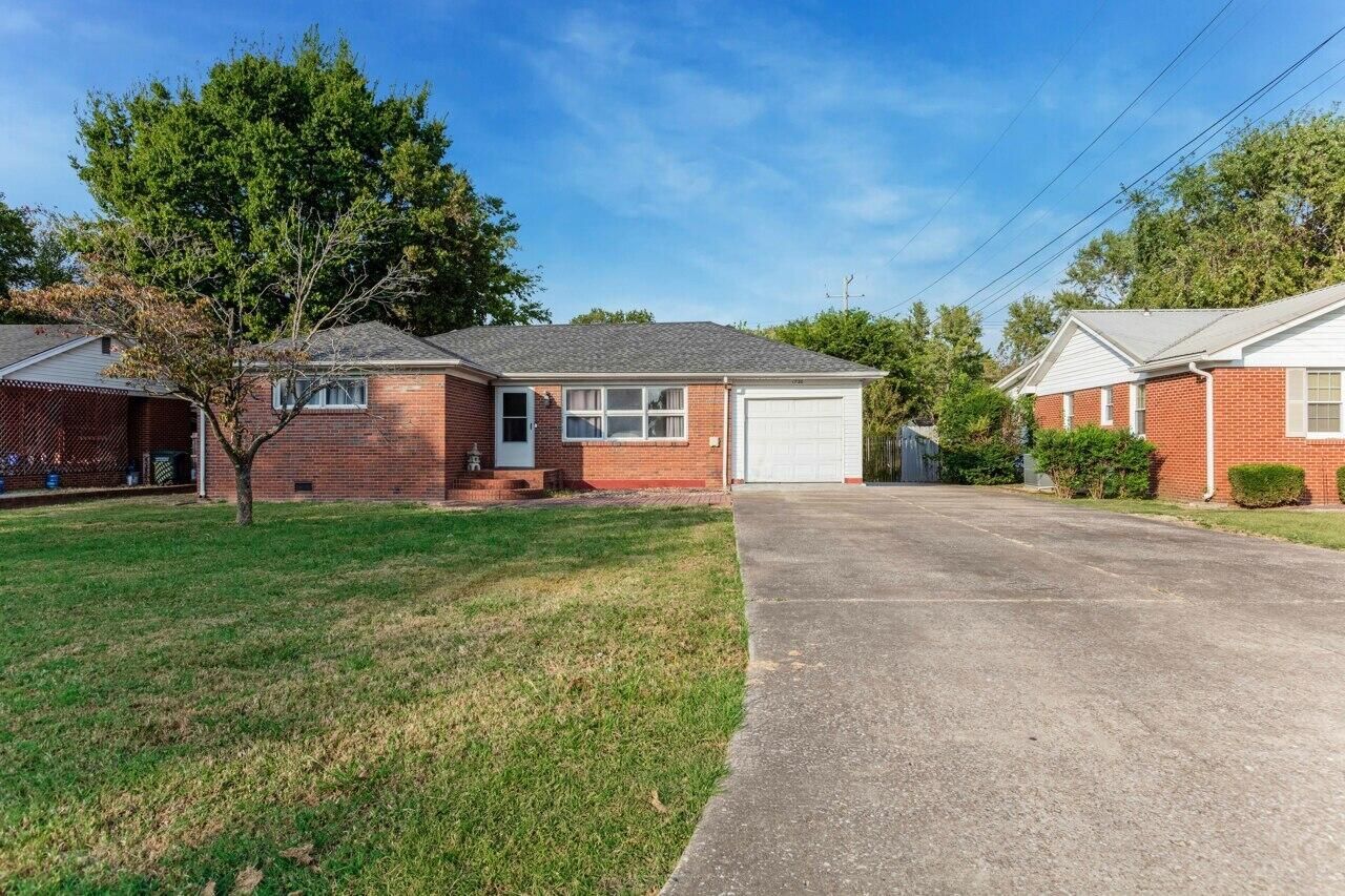 1720 Calvin Drive, Hopkinsville, KY 42240 Main Photo