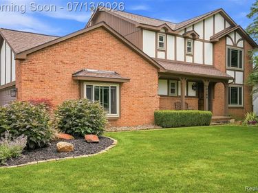 10780 Oxbow Lakeshore Drive, White Lake Twp, MI 48386